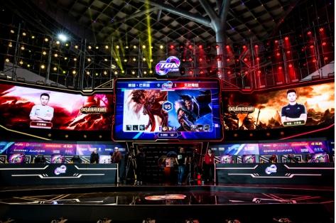 他的球像被 他的球像被